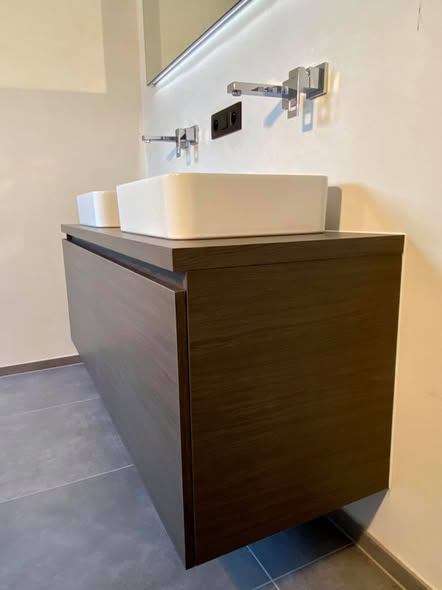 Klein badkamermeubel met opbouwlavabo, Kortemark