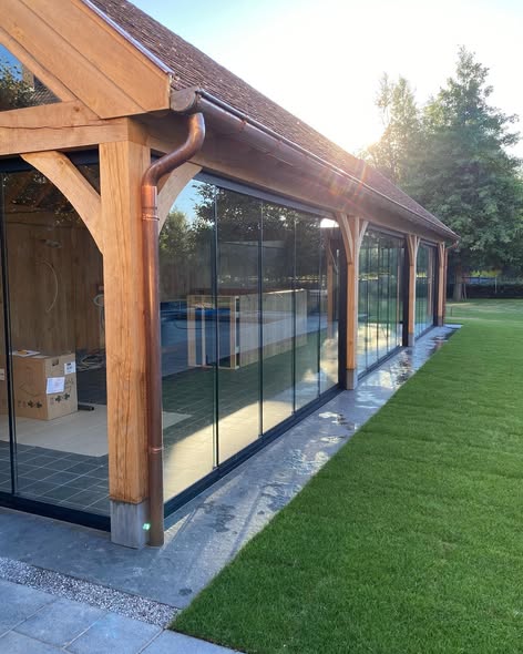 Detail glazen schuifwanden poolhouse, Torhout