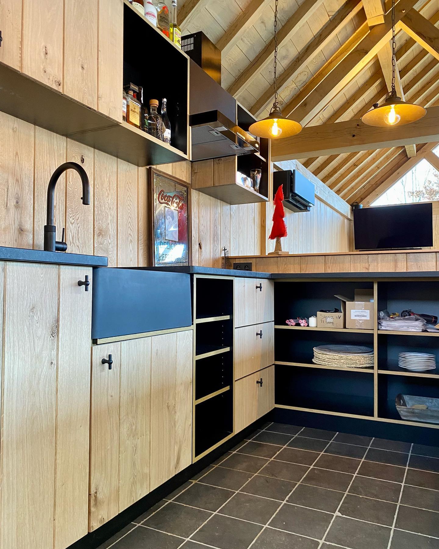Detail keuken poolhouse in eik, Torhout